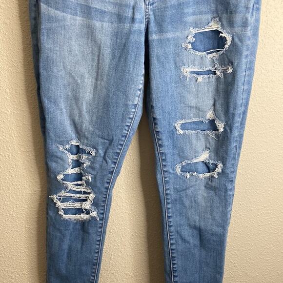 American Eagle Women Light Wash Hi Rise Distressed Skinny Jeans Size 12 - Picture 3 of 9